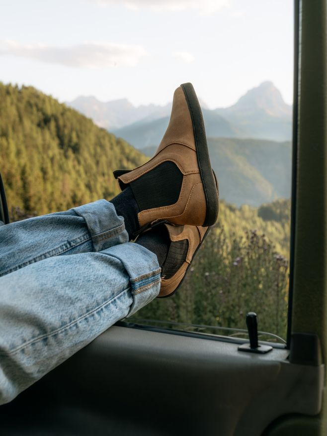 Roads, mountains, freedom. 🤎⛰️ TITU Tobacco Brown – barefoot boots made for the journey. 👣 #Bohempia #TITU #ChelseaBoots...