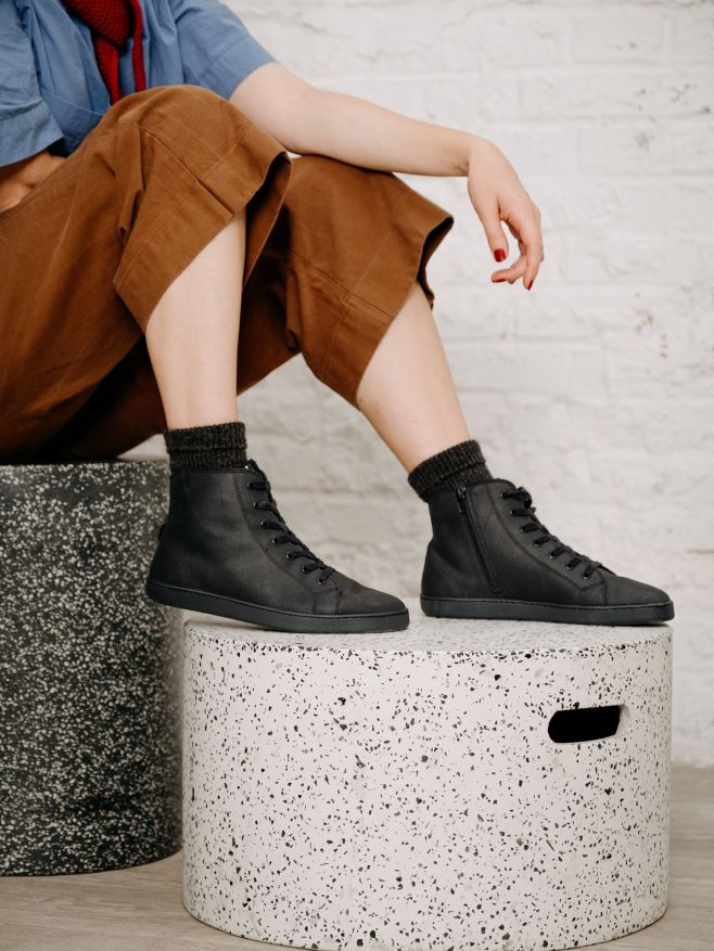 Some days, you just want to keep it simple. 🤎 ALEX — our new warm barefoot winter boots that go with everything. Cozy...